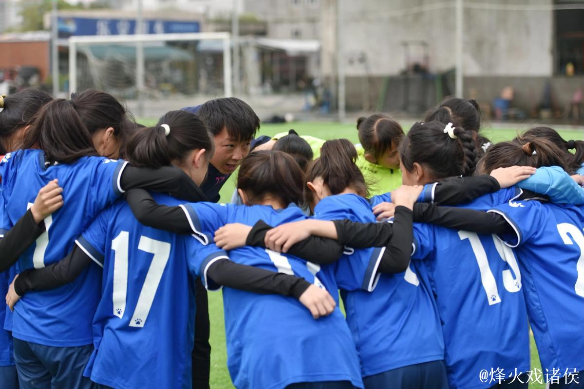 用足球链接梦想：公益纪录片聚焦四川小学女足青训